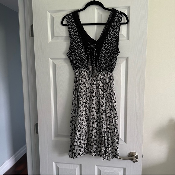 Size 1X Solitaire Black and White Floral Mini Dress Beach Cover Up - Picture 2 of 4